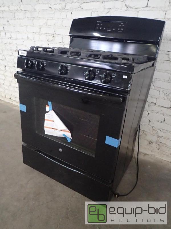 lot 7002 image: GE Residential Range and Oven