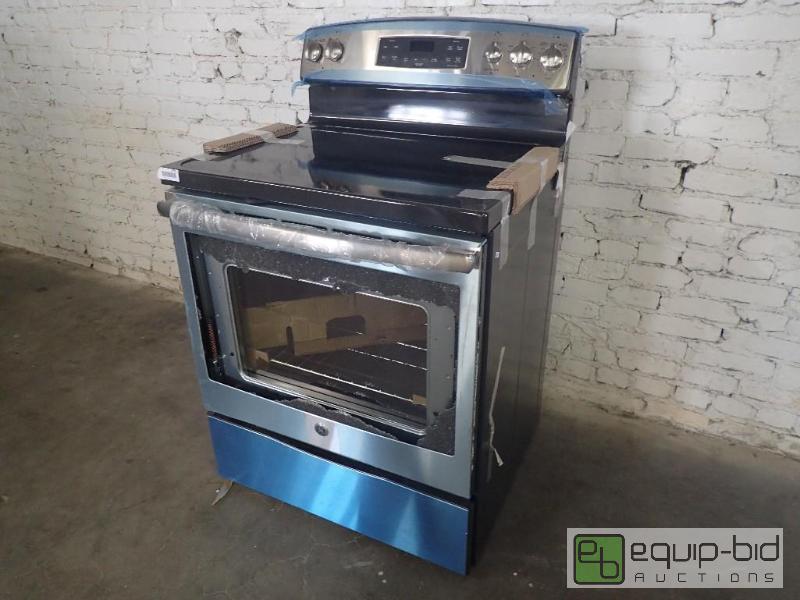 lot 7036 image: GE Residential Range and Oven