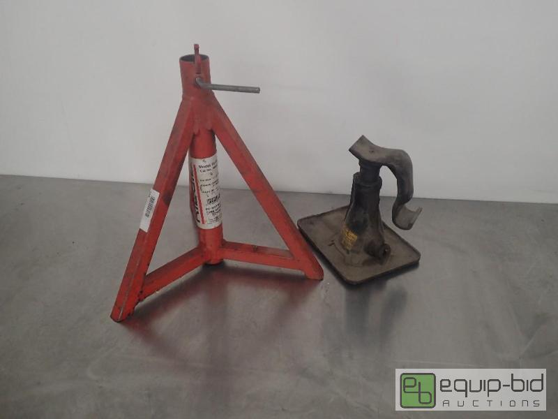 lot 7086 image: Rigid Jack Stand