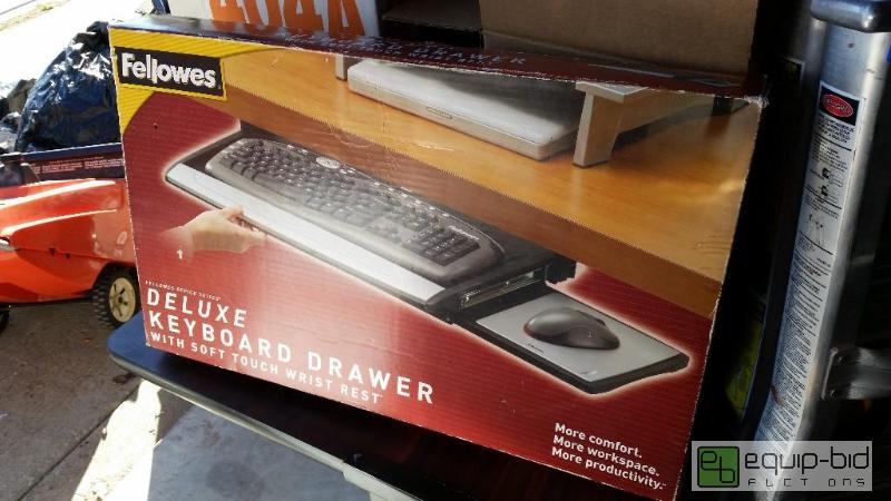 lot 100 image: ROLL OUT KEYBOARD TREY (NEW)