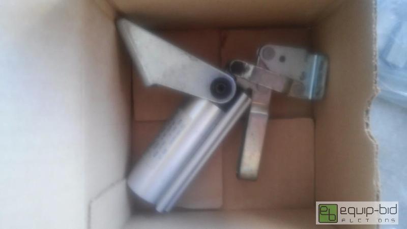 lot 152 image: INDUSTRIAL ACTUATOR AND HARDWARE