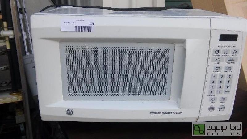 lot 178 image: GE MICROWAVE OVEN