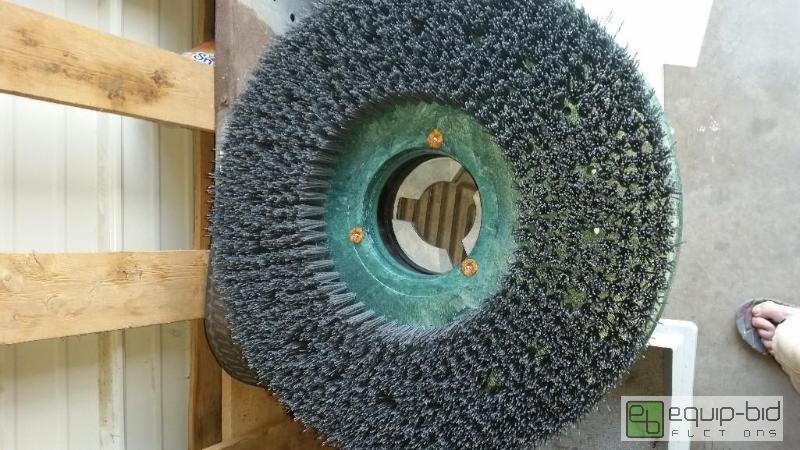 lot 198 image: 19 INCH GREEN DAILY BATHROOM SCRUBBING PAD