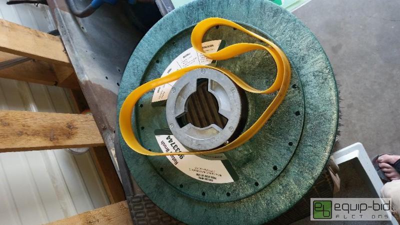 lot 199 image: 19 INCH GREEN DAILY BATHROOM SCRUBBING PAD