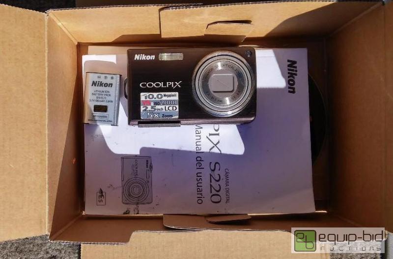 lot 211 image: COOLPIX DIGITAL CAMERA