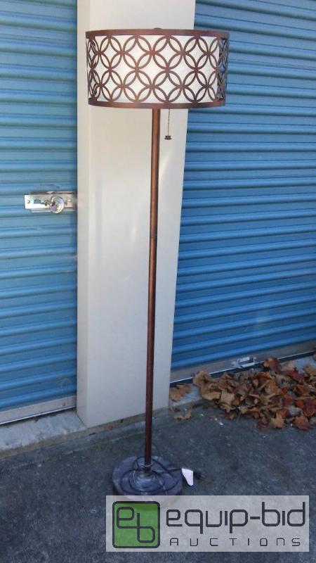 lot 224 image: NICE LIVING ROOM LAMP