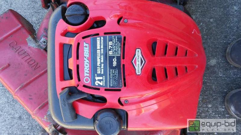 lot 225 image: BRIGGS AND STRATTON ENGINE ON OLDER DECK