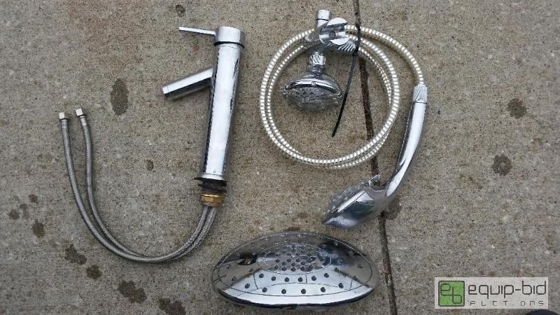 lot 69 image: BATHROOM FIXTURES