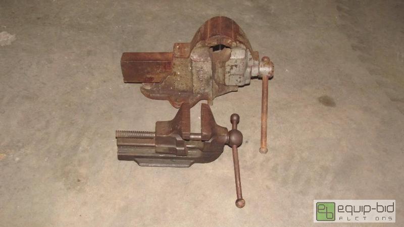 lot 2359 image: Lot of 2 Vintage Vices   Chad Parker Co. 3 1...