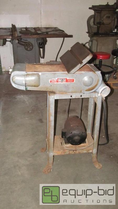 lot 2363 image: Delta Wilwaukee&nbspBelt Sander   115230 vo...