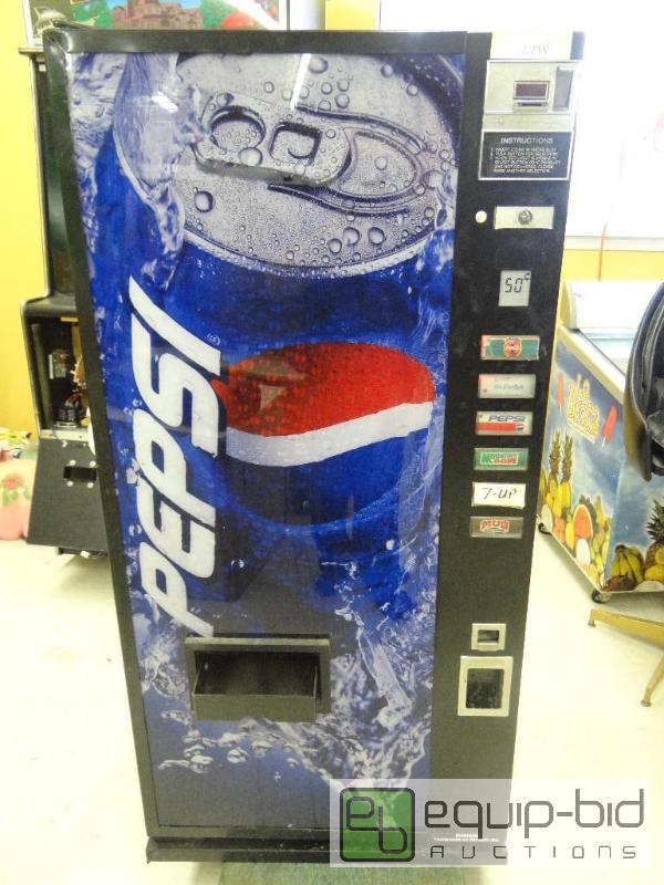 lot 121 image: Dixie Narco&nbsp6 select pop machine with ke...