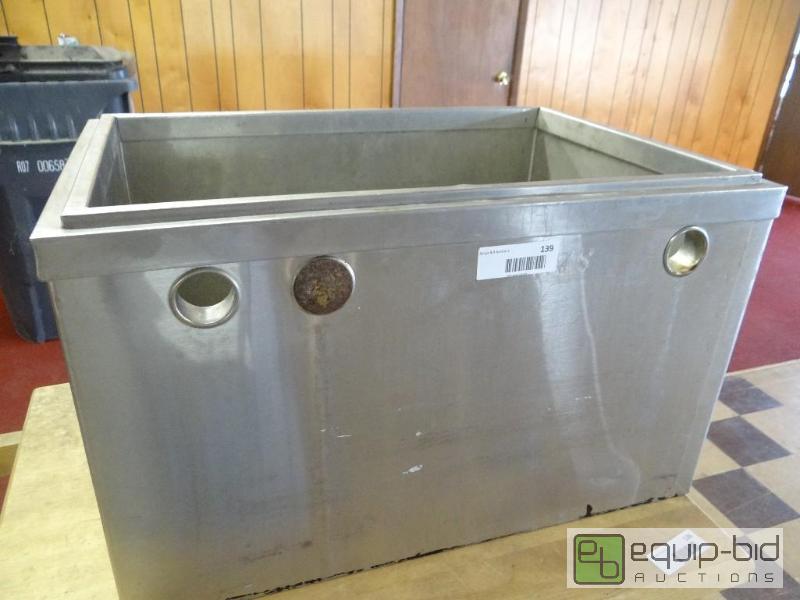 lot 139 image: Stainless steel ice well. No legs....