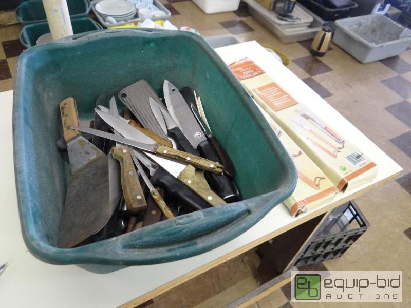 lot 161 image: Tub with various knives and kitchen utensils....