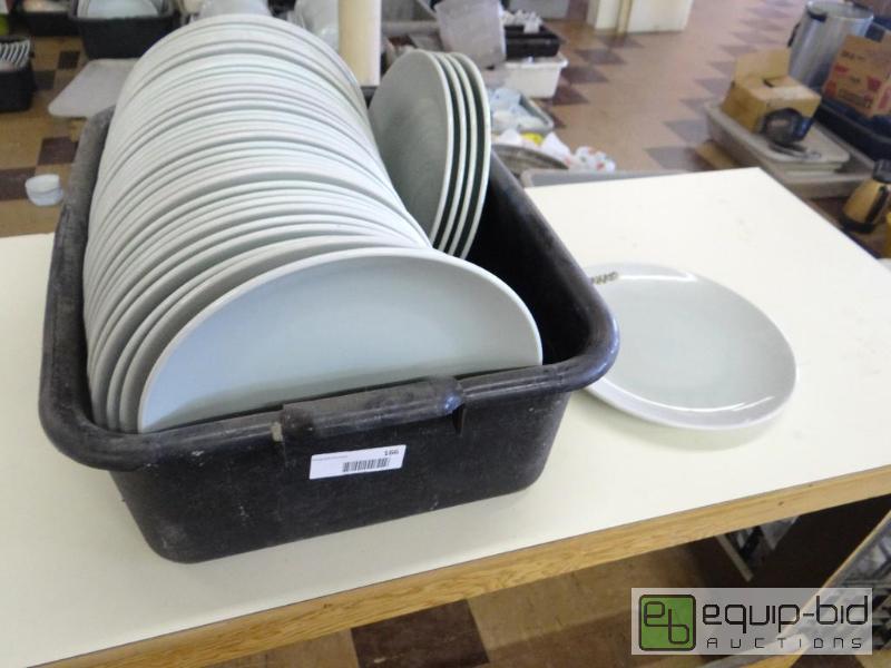 lot 166 image: Lot of approx. 43 dinner plates. 10.5&quot w...