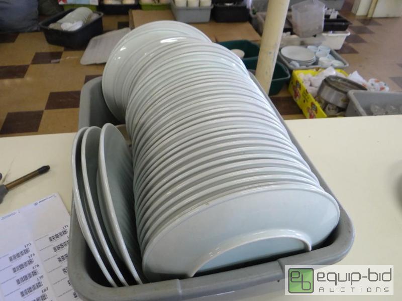 lot 169 image: Lot of approx. 40 dinner plates 10.5&quot wi...