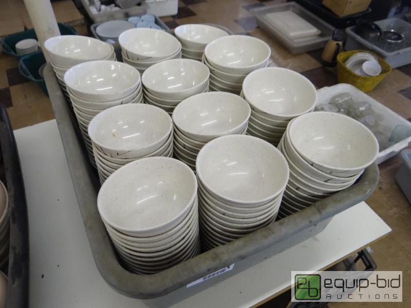 lot 170 image: Bus tub full of plastic bowls with matching d...