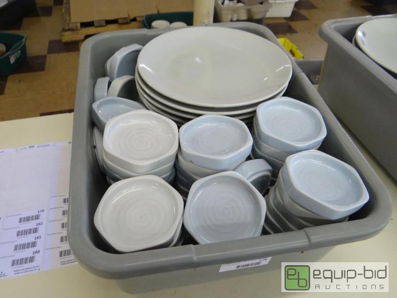 lot 176 image: 12 dinner plates 10.5&quot and large amount ...