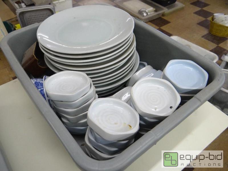 lot 185 image: 14 dinner plates 10.5&quot and china coaster...