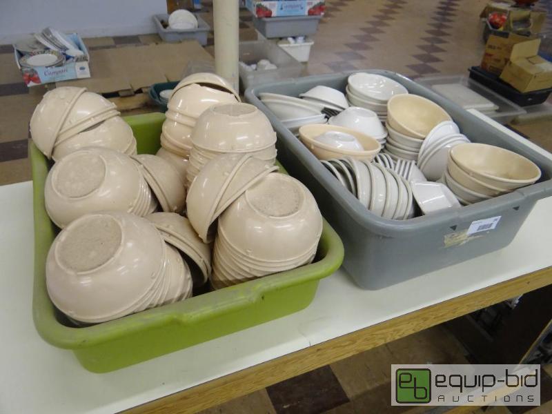 lot 193 image: 2 bus tubs full of bowls....