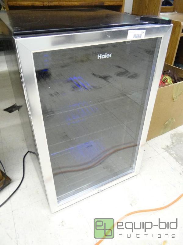 lot 224 image: Hair glass door wine cooler.  Works as should...