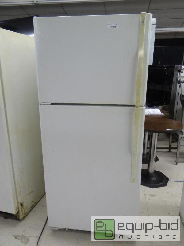 lot 231 image: GE refrigerator.  Working when store closed....