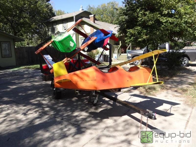 lot 374 image: Kids trailer mounted carnival ride.  This car...