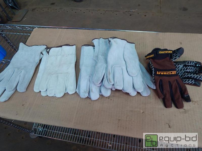 lot 2380 image: Lot of Leather Gloves