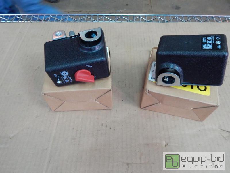 lot 2390 image: Lot of 2 Air compressor Pressure Switches