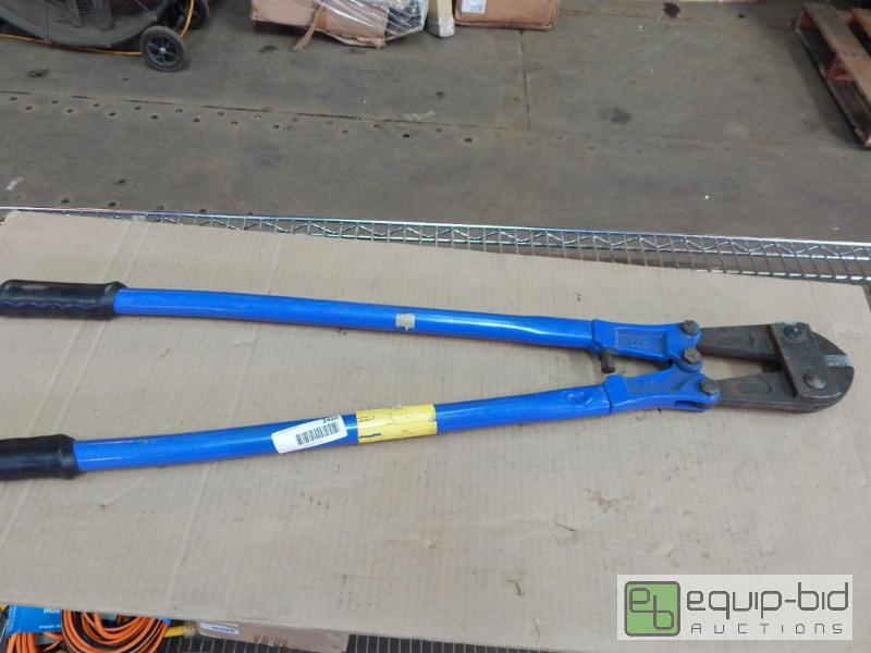lot 2420 image: Large Pair of Bolt Cutters