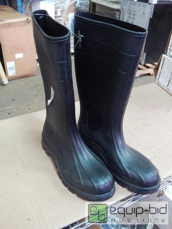 lot 2450 image: Rubber Boots