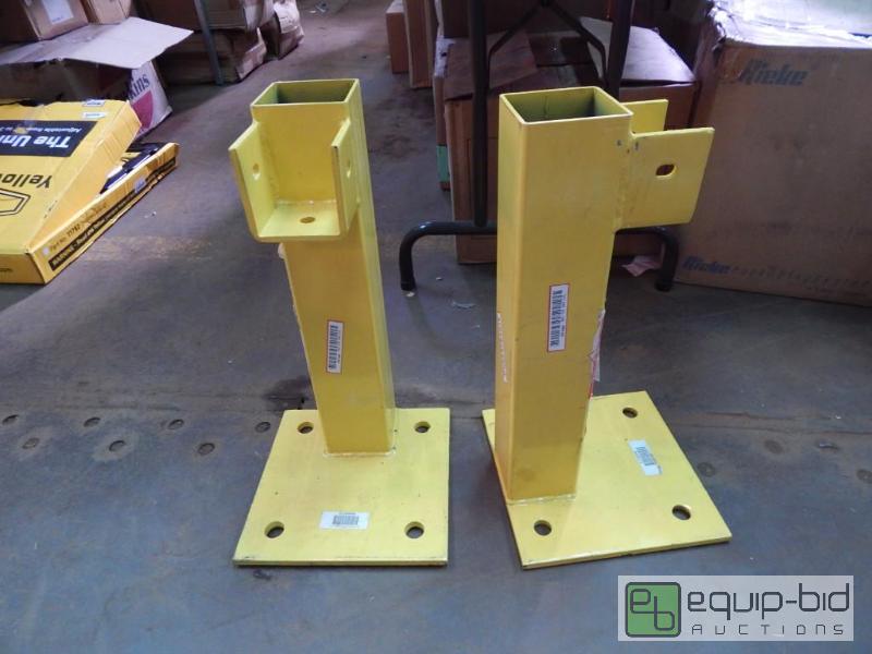lot 2566 image: 2 Flush End Posts Single Guard Rail level