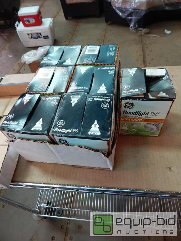 lot 2588 image: Lot of GE flood Lights