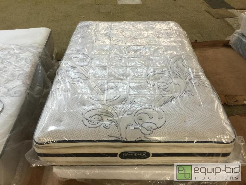 lot 106 image: Simmons Beautyrest Recharge Full Size Classic Plush Firm