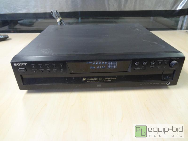 lot 312 image: Sony 5 Disc CD Player Fully Tested and Functioning