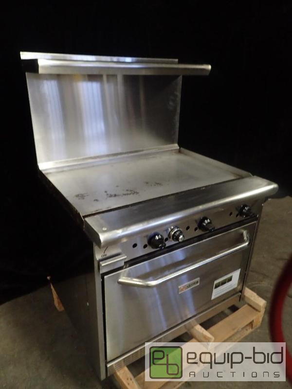 lot 1032 image: Saturn 36in Natural Gas Flat Top Grill Range