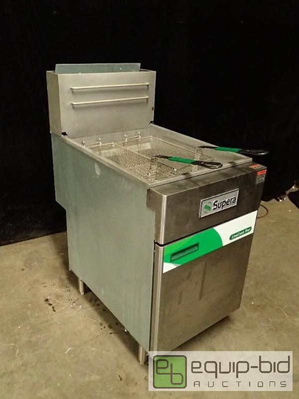 lot 1040 image: Supera 75lb Natural Gas Fryer