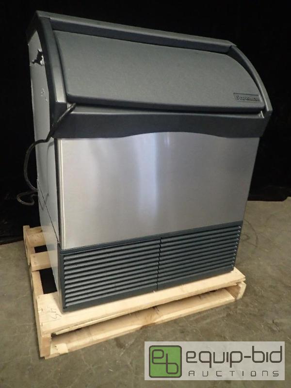 lot 1050 image: Scotsman 200lbs Self-Contained Cube Ice Machine