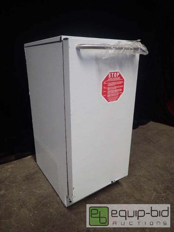 lot 1051 image: Scotsman 65lbs Self-Contained Under Counter Ice Machine