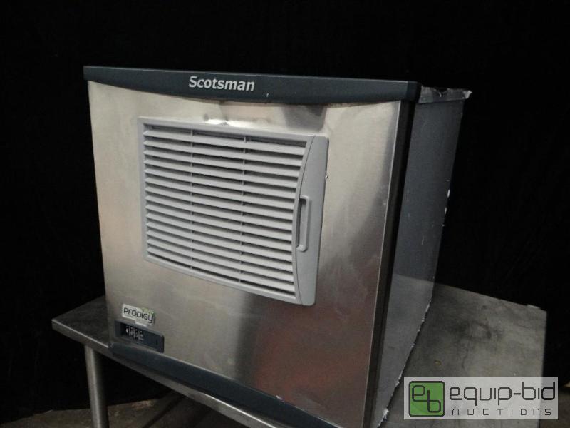 lot 1103 image: Scotsman (F0822A-1) - 800 lb Flake Ice Machine - Prodigy Series