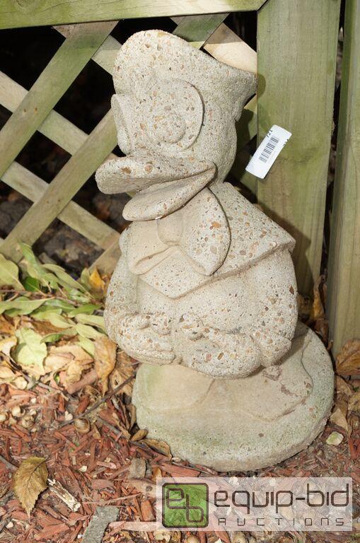 lot 721 image: Vintage Disneys Donald Duck Pebblestone Yard Art Character