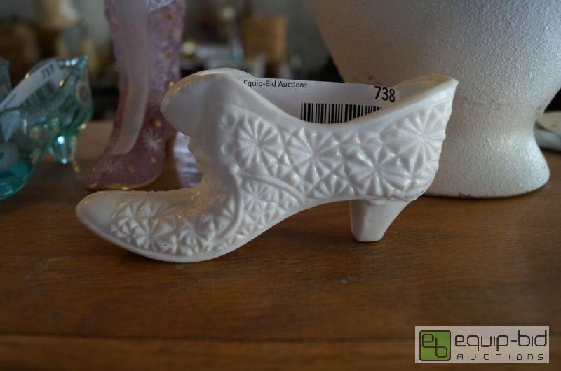 lot 738 image: Fenton Milk Glass Slipper