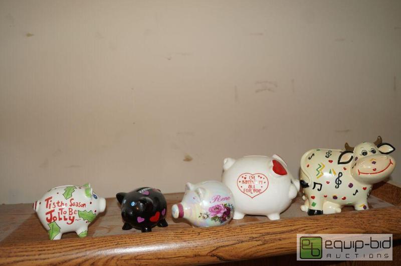 lot 751 image: Group of 5 Piggybanks