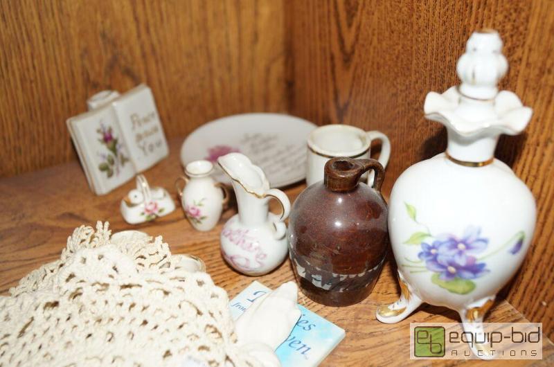 lot 757 image: Group Vintage Knick Knacks - Bone China, Dollies
