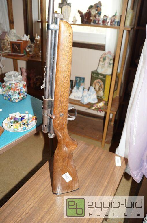 lot 759 image: Vintage Crossman 400 Repeater CO2 Rifle