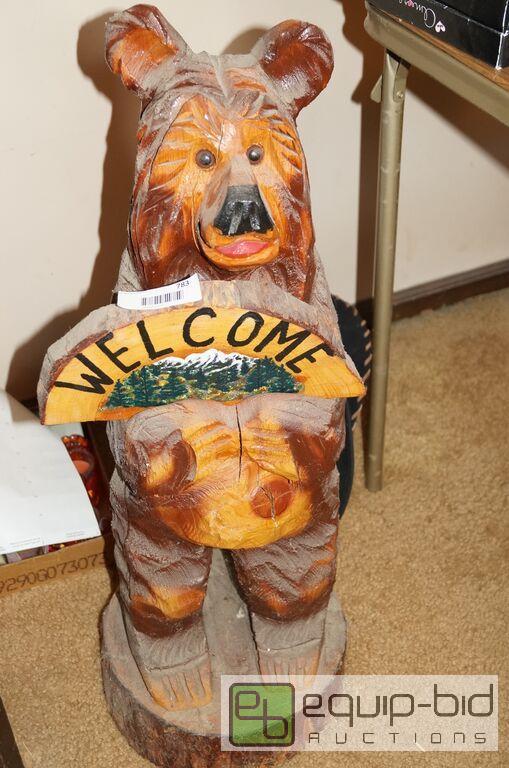 lot 783 image: Solid Oak Chain Saw Art Bear Statue