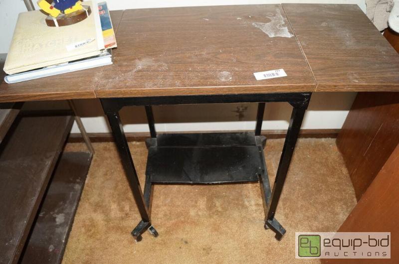 lot 789 image: Vintage Metal Indsutrial Typewriter Stand