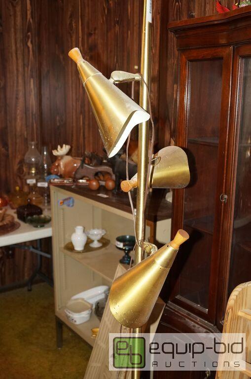 lot 792 image: Gold tone Mid Century Modern 3 Way Gooseneck Pole Lamp