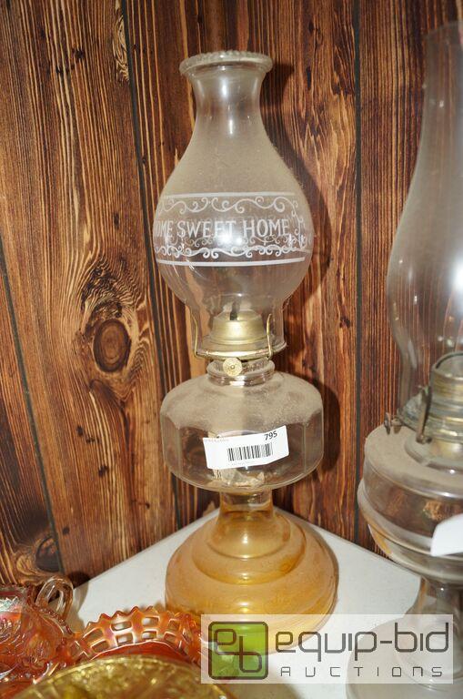 lot 795 image: Antique Oil Lamp Carnival Glass Base