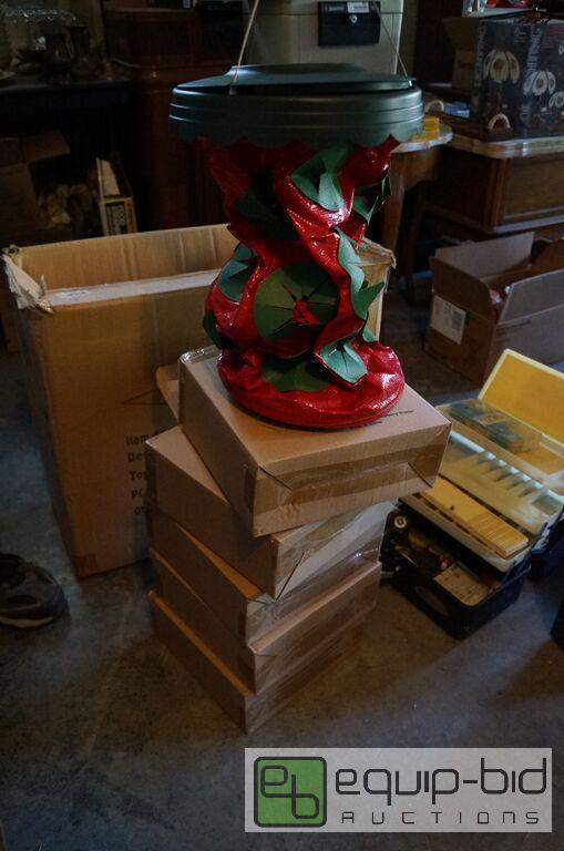 lot 8068 image: Lot of 5 NIB Topsy Turvy Strawberry Planters