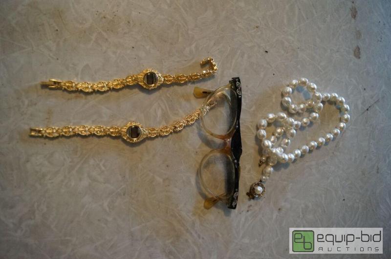 lot 8079 image: Lot of Vintage Costume Jewelry  Cat Eye Glasses Watches